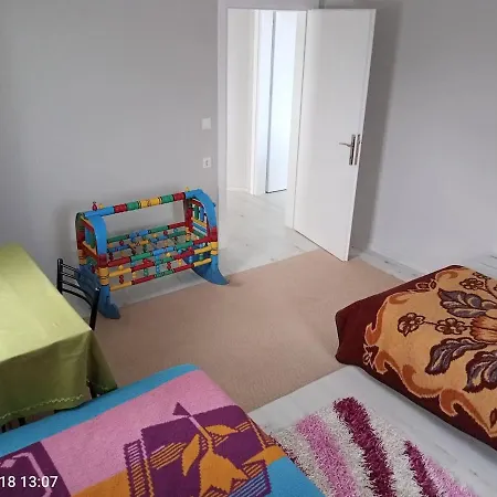 Sahile Yakin Dag Koyunde Bir Villa