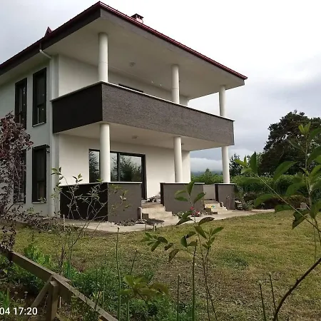 Villa Sahile Yakin Dag Koyunde Bir *