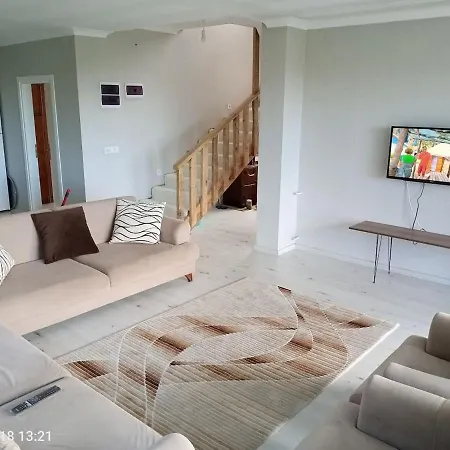 Villa Sahile Yakin Dag Koyunde Bir *
