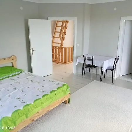 Sahile Yakin Dag Koyunde Bir Villa *
